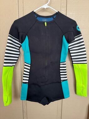 Roxy Long Sleeve Shorty Wetsuit Size M Juniors
